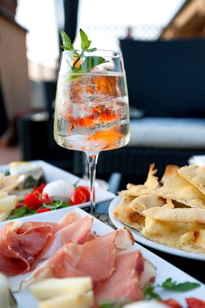 aperitivo drink cibo