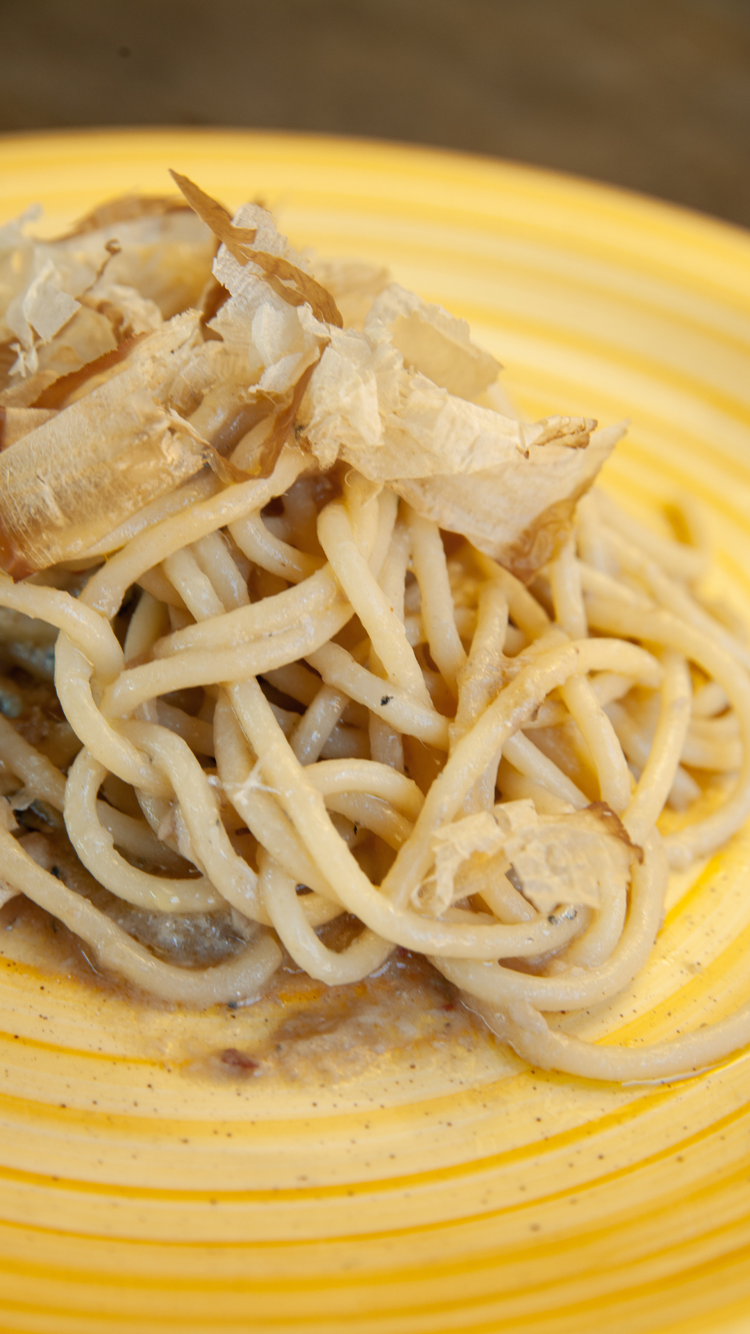 Spaghetti con alici e katsuobushi