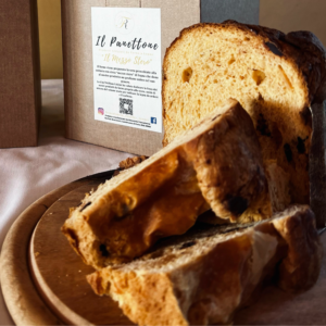 Il nostro panettone artigianale è il prodotto di un lunga lievitazione da lievito madre, due impasti, 24 ore di lievitazioni e tanto amore.